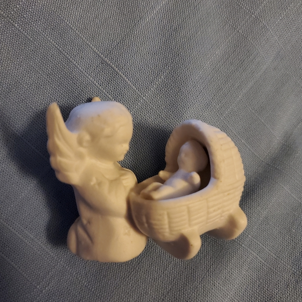 Goebel vintage guardia  angel and baby in manger